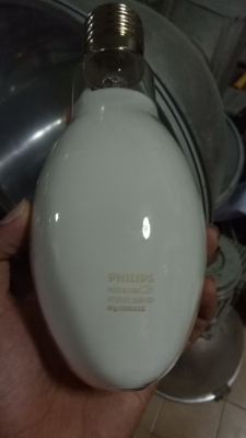 ขายด่วนๆๆๆ โคมไฟ high bay 250 watt สภาพดีมาก tel 0988978742