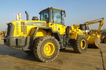 KOMATSU WA320-6 นำเข้าจากญี่ปุ่นแท้ ปี2013 ใหม่มากๆ รถสวย ถึงไทยเร็วๆนี้ โทร.090-986-2521 อ๊อบ