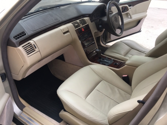 1996 BENZ E230 elegant W210สีน้ำตาล รถมือเดียว