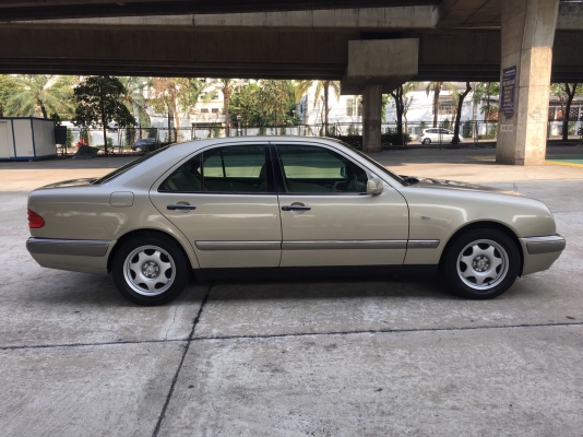 1996 BENZ E230 elegant W210สีน้ำตาล รถมือเดียว 1996 BENZ E230 elegant W210สีน้ำตาล รถมือเดียว