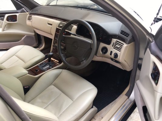 1996 BENZ E230 elegant W210สีน้ำตาล รถมือเดียว 1996 BENZ E230 elegant W210สีน้ำตาล รถมือเดียว