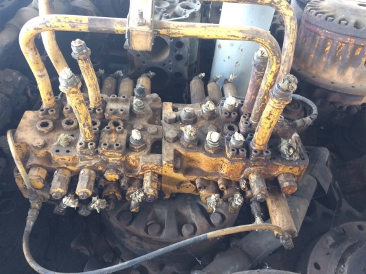 คอลโทรลวาลว์ CAT E200B เก่าในเซียงกง  ราคา50000 บาท