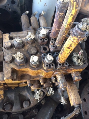 คอลโทรลวาลว์ CAT E200B เก่าในเซียงกง  ราคา50000 บาท