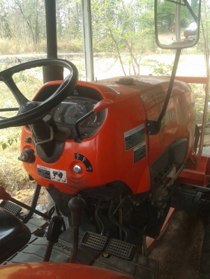 รถไถ 47 แรง อุปกร 5 อย่าง ผานหน้า+ผานหลัง+โลตาลี+ผานบุกเบิก+ ผานยกล่องมัน   รถปี 57   ช.ม 1300 นิดฯฯ   พร้อมลุยงาน ราคาเบา ฯ   445000 บาท ทะเบียนพร้อม  ดุรถที จ.หนองบัวลำภู   วันทูคอล 098 668-3479 dtac 094 283-9369 สิทธิ์ คับ