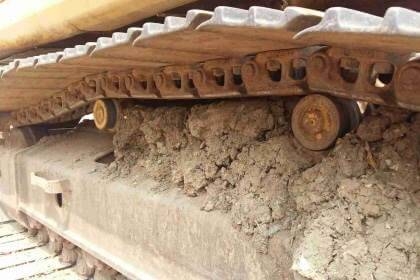 KOMATSU PC200-7 ราคา 1,350,000 บาท 15,000 ชัวโมง เครื่องดี ปั้มแรง โช่หนา เอวแน่น ไฟฟ้าครบ เอกสารเล่มทะเบียน  รถอยู่ จ.อุดรธานี โทร&amp;ไอดีไลน์ 0610710295