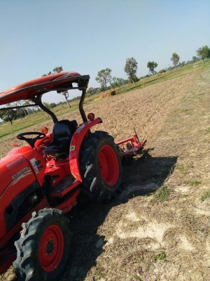 รถไถ 36 SP แรงปี  57 อุปกร 2 อย่าง   ซ. ม  700   นิด ฯฯ มือเดียวป้ายแดง  ราคาเบาฯฯ  335000   บาท  วันทูคอล 0986683479 dtac 0942839369  สิทธิ์ คับ