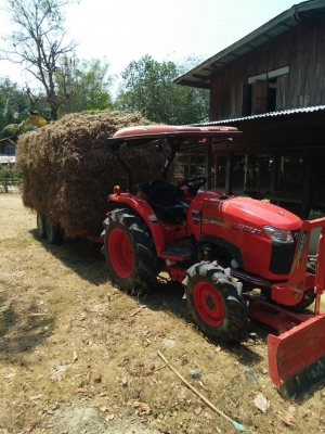 รถไถ 36 SP แรงปี  57 อุปกร 2 อย่าง   ซ. ม  700   นิด ฯฯ มือเดียวป้ายแดง  ราคาเบาฯฯ  335000   บาท  วันทูคอล 0986683479 dtac 0942839369  สิทธิ์ คับ