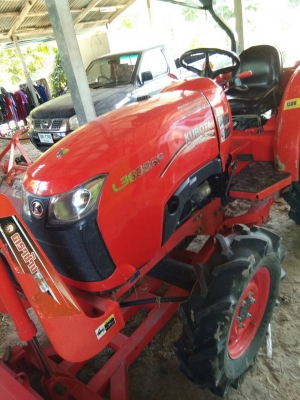 รถไถ 36 SP แรงปี  57 อุปกร 2 อย่าง   ซ. ม  700   นิด ฯฯ มือเดียวป้ายแดง  ราคาเบาฯฯ  335000   บาท  วันทูคอล 0986683479 dtac 0942839369  สิทธิ์ คับ