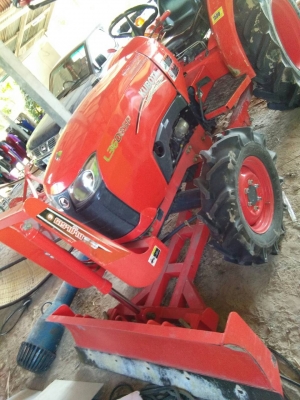 รถไถ 36 SP แรงปี  57 อุปกร 2 อย่าง   ซ. ม  700   นิด ฯฯ มือเดียวป้ายแดง  ราคาเบาฯฯ  335000   บาท  วันทูคอล 0986683479 dtac 0942839369  สิทธิ์ คับ