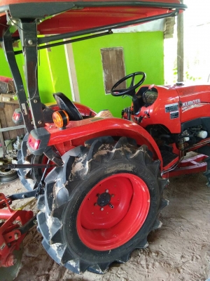 รถไถ 36 SP แรงปี  57 อุปกร 2 อย่าง   ซ. ม  700   นิด ฯฯ มือเดียวป้ายแดง  ราคาเบาฯฯ  335000   บาท  วันทูคอล 0986683479 dtac 0942839369  สิทธิ์ คับ