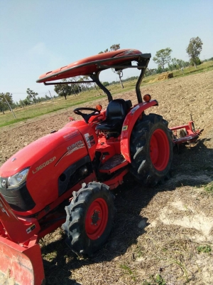 รถไถ 36 SP แรงปี  57 อุปกร 2 อย่าง   ซ. ม  700   นิด ฯฯ มือเดียวป้ายแดง  ราคาเบาฯฯ  335000   บาท  วันทูคอล 0986683479 dtac 0942839369  สิทธิ์ คับ