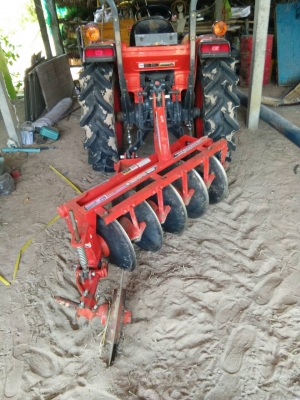 รถไถ 36 SP แรงปี  57 อุปกร 2 อย่าง   ซ. ม  700   นิด ฯฯ มือเดียวป้ายแดง  ราคาเบาฯฯ  335000   บาท  วันทูคอล 0986683479 dtac 0942839369  สิทธิ์ คับ