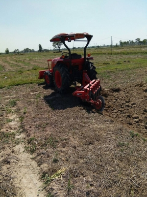 รถไถ 36 SP แรงปี  57 อุปกร 2 อย่าง   ซ. ม  700   นิด ฯฯ มือเดียวป้ายแดง  ราคาเบาฯฯ  335000   บาท  วันทูคอล 0986683479 dtac 0942839369  สิทธิ์ คับ