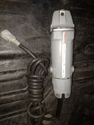 -ขายหินเจียร4นิ้ว MAKITA 9500NB 570W. 12000/min -ขายหินเจียร4นิ้ว MAKITA 9500NB 570W. 12000/min