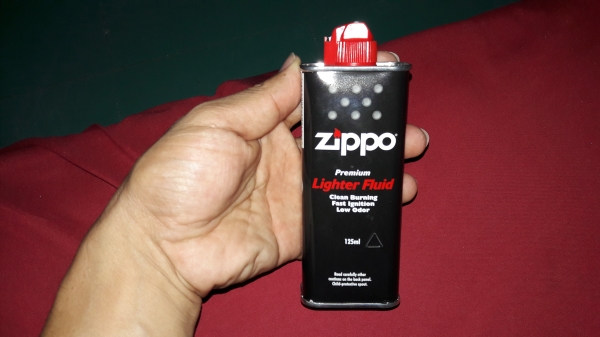 ขายน้ำมันไฟเช๊ค ZIPPO MADE IN USA.