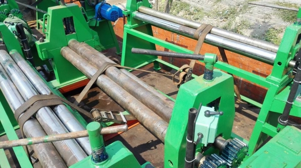 ** ไปอยู่โคราชครับ ** เครื่องม้วนเหล็กแผ่นประกอบใหม่ 4 ฟุต เพลาตัน ม้วนหนา 3 มิล ไฟ 380V หัวเครื่องม้วนแป้ปได้