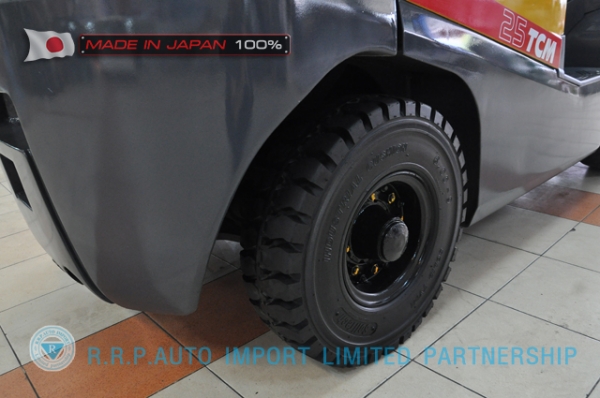 ขายรถโฟล์คลิฟท์มือสอง TCM รุ่น FHD25T3-2S500255 นำเข้าจากประเทศญี่ปุ่น 100\% ไม่เคยใช้งานในประเทศไทย