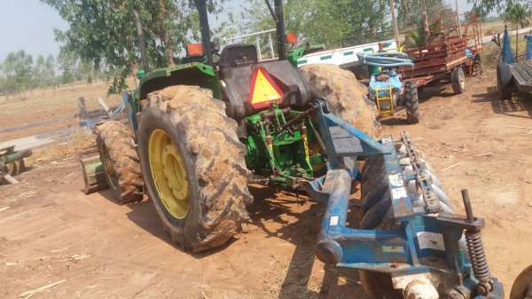 ขายจอนเดียรุ่น 5615 รุ่นยอดนิยมแรงประหยัดน้ำมัน เอกสารเล่มทะเบียนครบได้อุปกร2อย่าง