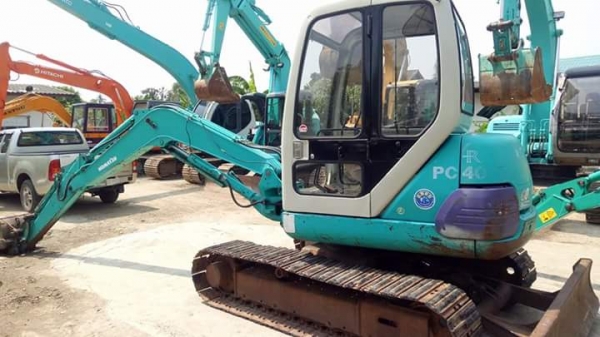 ขายKOMATSU PC40-7  มาใหม่ เก่าญี่ปุ่นแท้  สภาพสวย  เครื่องปั๊มดี  ลองระบบกันได้ทุกวัน  โทร 089-3818694 ดวงนภา