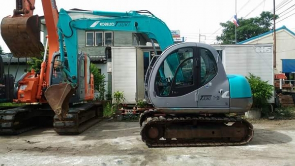 ขายKOBELCO SK60-3  มาร์คไฟว์  ซุปเปอร์  เก่าญี่ปุ่นแท้  3,XXX  ชั่วโมง  ช่วงล่างเต็ม สวยมากๆๆ  เอวแน่น  ไฟฟ้าครบ  โทร 089-3818694  ดวงนภา
