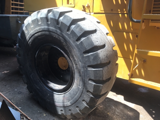 รถตักล้อยาง KOMATSU รุ่น WA300-1