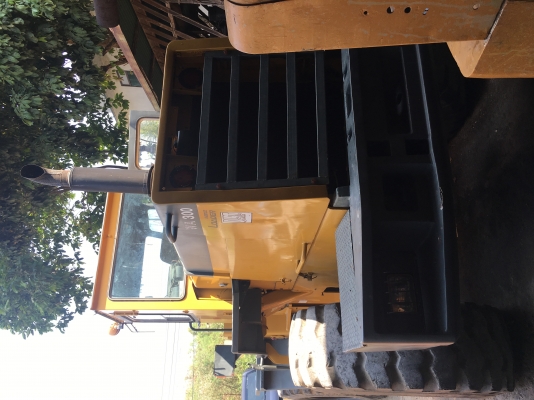 รถตักล้อยาง KOMATSU รุ่น WA300-1