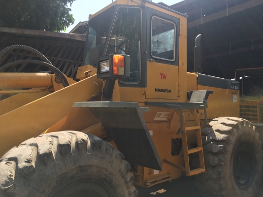 รถตักล้อยาง KOMATSU รุ่น WA300-1