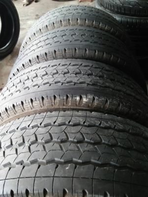 215/70R15  BRIDGESTONE DURAVIS R624 ปี15 ยางบรรทุก  ชุด 4 เส้น tel.063-286-3551,081-427-3941