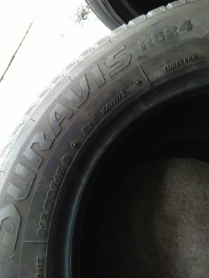 215/70R15  BRIDGESTONE DURAVIS R624 ปี15 ยางบรรทุก  ชุด 4 เส้น tel.063-286-3551,081-427-3941