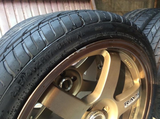 ล้อ te37 ขอบ 17 กว้าง 7.5 แถมยาง 8500 ล้อ te37 ขอบ 17 กว้าง 7.5 แถมยาง 8500