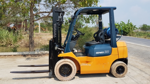 ขายด่วนรถยก TOYOTA 7FG20ยก2ตันเสาสูง3เมตรยางตัน4เส้นเกียออโต้รถนอกเพิ่งเข้ามายังไม่เคยใช้งานในเมืองไทยเลย