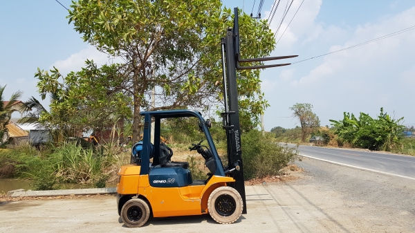 ขายด่วนรถยก TOYOTA 7FG20ยก2ตันเสาสูง3เมตรยางตัน4เส้นเกียออโต้รถนอกเพิ่งเข้ามายังไม่เคยใช้งานในเมืองไทยเลย