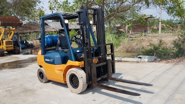 ขายด่วนรถยก TOYOTA 7FG20ยก2ตันเสาสูง3เมตรยางตัน4เส้นเกียออโต้รถนอกเพิ่งเข้ามายังไม่เคยใช้งานในเมืองไทยเลย