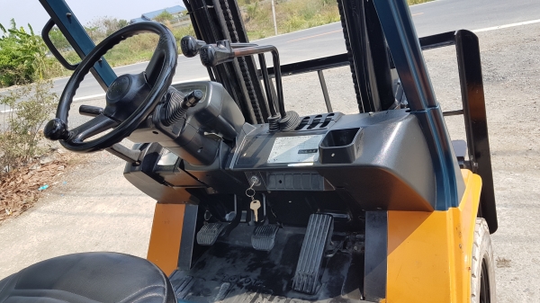 ขายด่วนรถยก TOYOTA 7FG20ยก2ตันเสาสูง3เมตรยางตัน4เส้นเกียออโต้รถนอกเพิ่งเข้ามายังไม่เคยใช้งานในเมืองไทยเลย