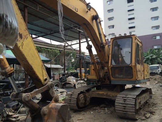 เก่าหน่อยแต่สวย(ดี)รถขุดPC200-2 หม้อน้ำใหญ่ สภาพดี