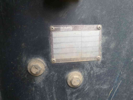 รถบดสั่นเสทือน 10ตัน 2เพลาเปลือกเดียว BOMAX 211D-40 เครื่องยนตร์คามิล6สูบ รถบดสั่นเสทือน 10ตัน 2เพลาเปลือกเดียว BOMAX 211D-40 เครื่องยนตร์คามิล6สูบ