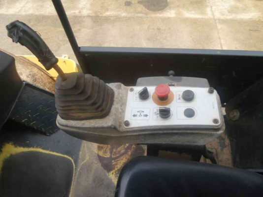 รถบดสั่นเสทือน 10ตัน 2เพลาเปลือกเดียว BOMAX 211D-40 เครื่องยนตร์คามิล6สูบ รถบดสั่นเสทือน 10ตัน 2เพลาเปลือกเดียว BOMAX 211D-40 เครื่องยนตร์คามิล6สูบ