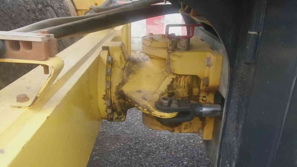 รถบดสั่นเสทือน 10ตัน 2เพลาเปลือกเดียว BOMAX 211D-40 เครื่องยนตร์คามิล6สูบ รถบดสั่นเสทือน 10ตัน 2เพลาเปลือกเดียว BOMAX 211D-40 เครื่องยนตร์คามิล6สูบ