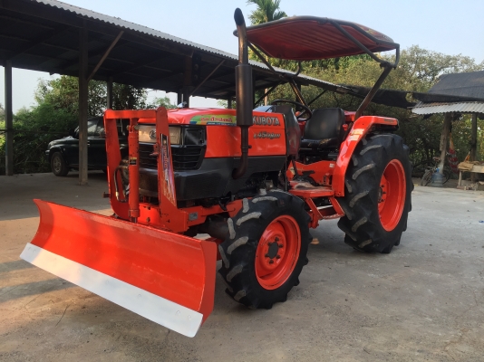 ขายรถไถคูโบต้า L4508DI 4WD2เพลา ใช้งาน 1,179 ชั่วโมง รถใช้ในไร่เดิมๆสวยๆค่ะ พร้อมชุดอุปกรณ์ใบมีดหน้าและผานพรวน ราคา #298,000 บาท พร้อมส่งฟรีถึงบ้าน โทรสอบถามได้เลยค่ะ 081-9136451 ขอดูรูปทาง Line:Bow6451  เครื่องดี เกียร์ดี ยางดีทั้ง 4 เส้น ตรวจเชคเรียบร้อ