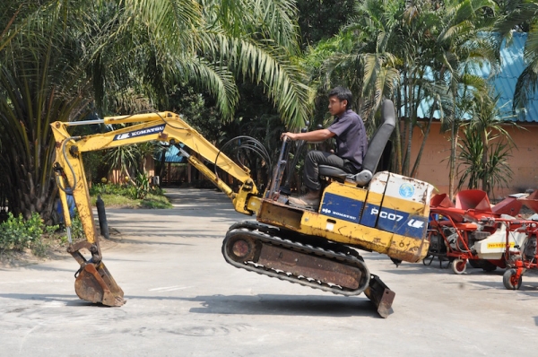 ขายแบคโฮ KOMATSU PC07(ขนขึ้นกระบะได้) เดิมจากญี่ปุ่น ทำงานสมบูรณ์ทุกระบบ รับรองไม่ผิดหวัง 135,000 เท่านั้น!!