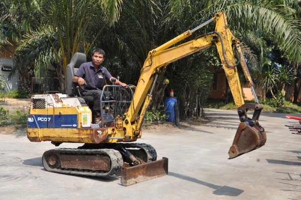 ขายแบคโฮ KOMATSU PC07(ขนขึ้นกระบะได้) เดิมจากญี่ปุ่น ทำงานสมบูรณ์ทุกระบบ รับรองไม่ผิดหวัง 135,000 เท่านั้น!!