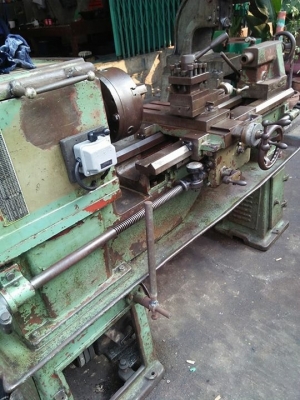 ขายเครื่องกลึง5ฟุตใต้หวันเกียร์กระตุกพร้อมใช้ไฟ380ราคางามๆ
