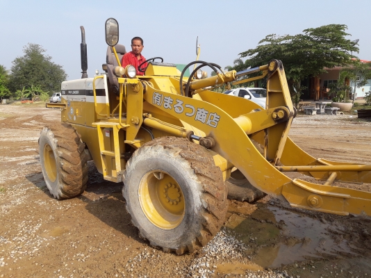 ขายด่วนรถตักล้อยางเอวอ่อนรถนำเข้าkomatsu=510กรองคู่