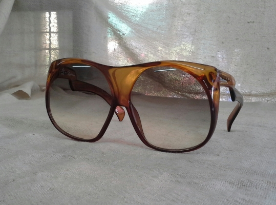แว่นตาวินเทจ &#039;นอส&#039; อ็อพทิล  โมเดล &#039;ผีเสื้อสยายปีก&#039; ที่งดงามที่สุดในโลก  Vintage SAPHIRA handmade in Germany