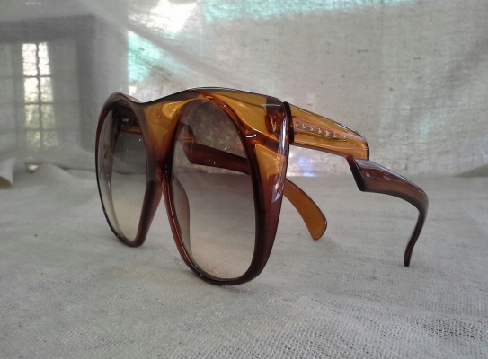 แว่นตาวินเทจ 'นอส' อ็อพทิล โมเดล 'ผีเสื้อสยายปีก' ที่งดงามที่สุดในโลก Vintage SAPHIRA handmade in Germany แว่นตาวินเทจ 'นอส' อ็อพทิล โมเดล 'ผีเสื้อสยายปีก' ที่งดงามที่สุดในโลก Vintage SAPHIRA handmade in Germany