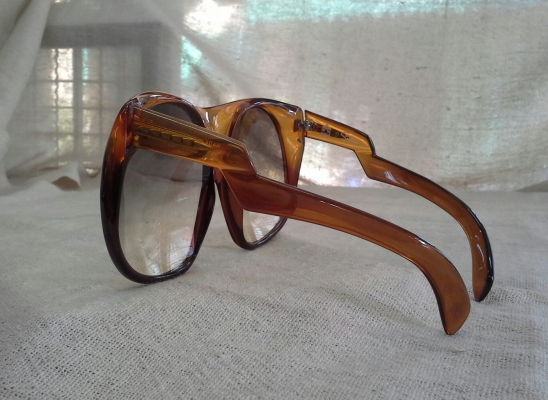 แว่นตาวินเทจ 'นอส' อ็อพทิล โมเดล 'ผีเสื้อสยายปีก' ที่งดงามที่สุดในโลก Vintage SAPHIRA handmade in Germany แว่นตาวินเทจ 'นอส' อ็อพทิล โมเดล 'ผีเสื้อสยายปีก' ที่งดงามที่สุดในโลก Vintage SAPHIRA handmade in Germany