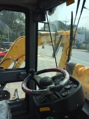 รถตักล้อยางใหม่ 2 คิว