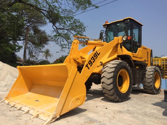 รถตักล้อยางใหม่ 2 คิว