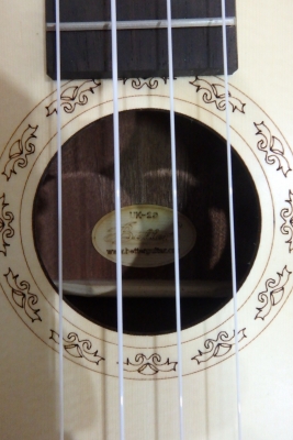 อคูเลเล่ UKULELE ยี่ห้อ Better รุ่น UK-2S ของใหม่ ไซส์ Concert ไม้มะฮอกกานี สายเอ็นอย่างดี เสียงดีมาก