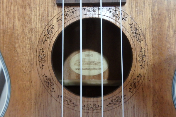อคูเลเล่ UKULELE ยี่ห้อ Better รุ่น UK-2 ของใหม่ ไซส์ Concert ไม้มะฮอกกานีทั้งตัว สายเอ็นอย่างดี เสียงดีมาก